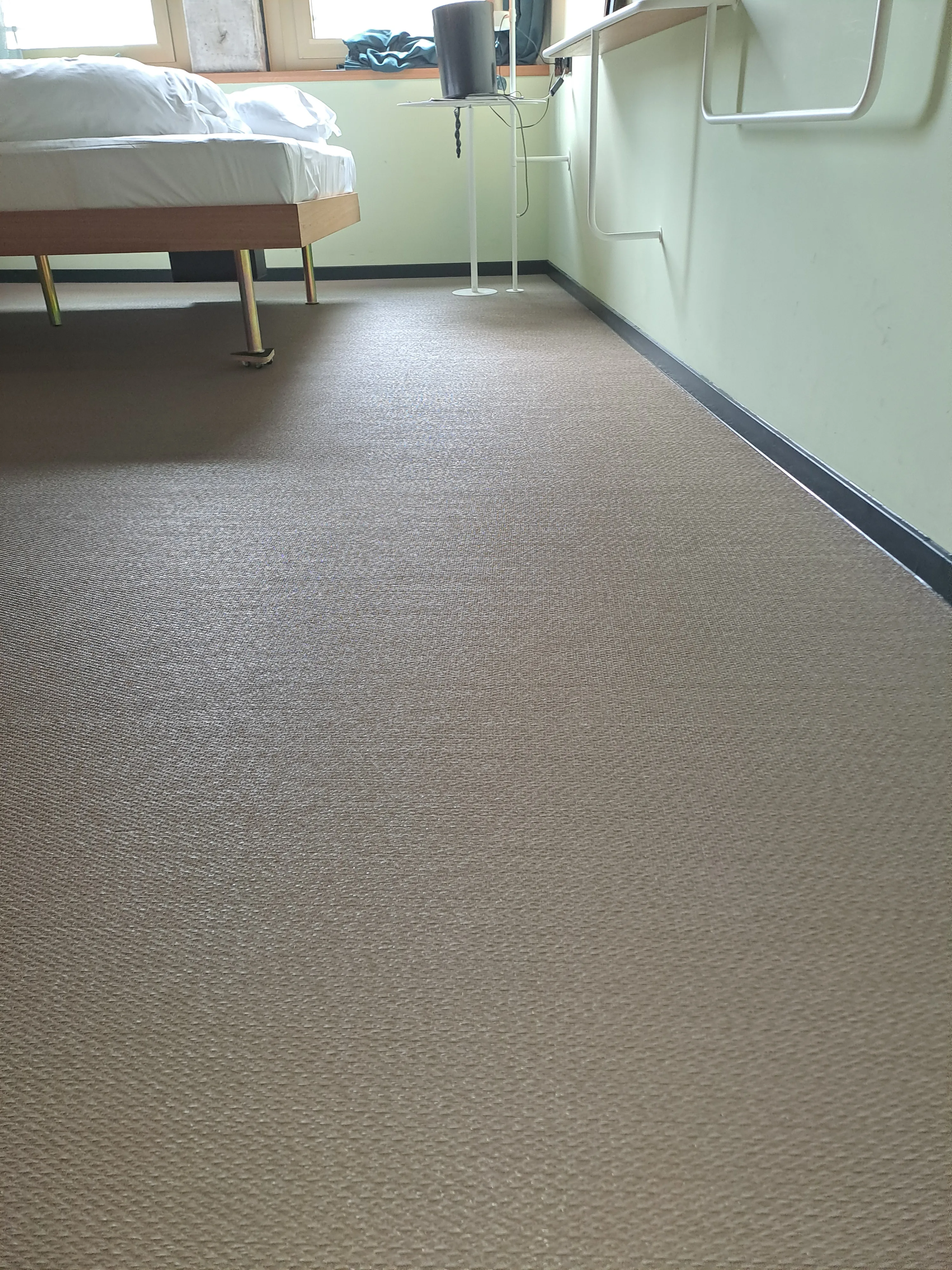Detailaufnahme eines gereinigten Designbodens